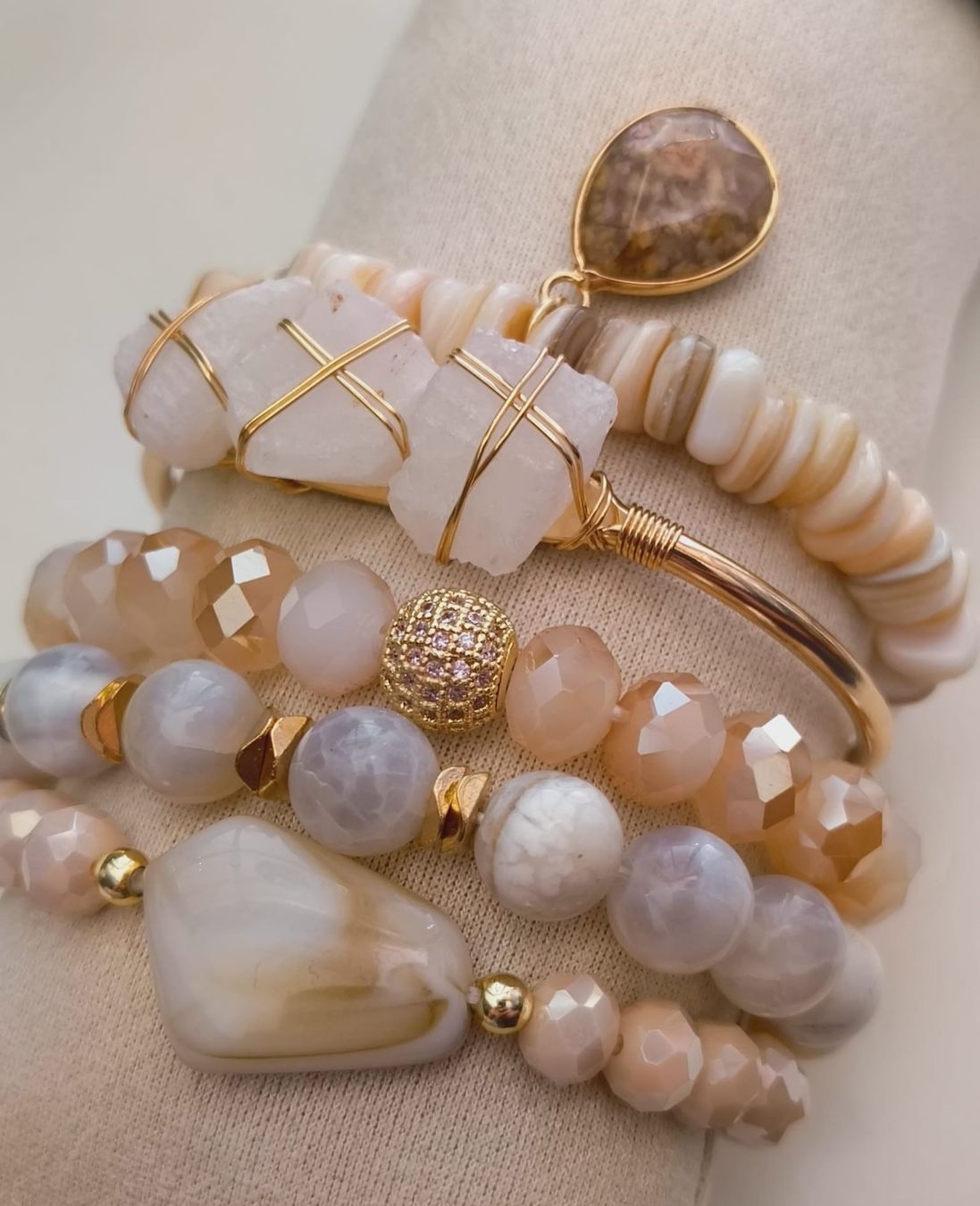 Bracciali & Braccialetti: Natural stone beaded chain bracelet – Nuovo e nell'imballaggio originale da Nidau venduto da mka_mzd7