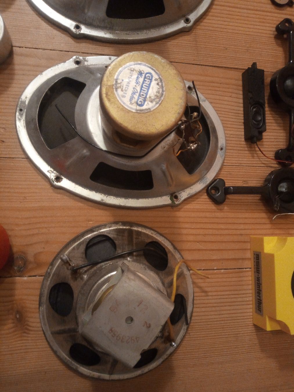 Grundig Elektronikbauteile: Lautsprecher + Mikrofone, antike Telefonhöhrer divers – Gebraucht aus Elsau von EL12 3