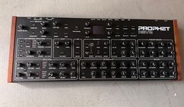 Dave Smith Instruments Prophet Rev2 8-Voice Synthesizer