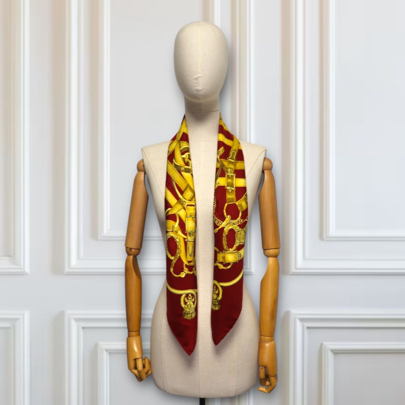Hermès Foulards, Tücher & Schals: Hermès Carré "Cavalcadour" – Gebraucht aus Binningen von Designerlabels 3