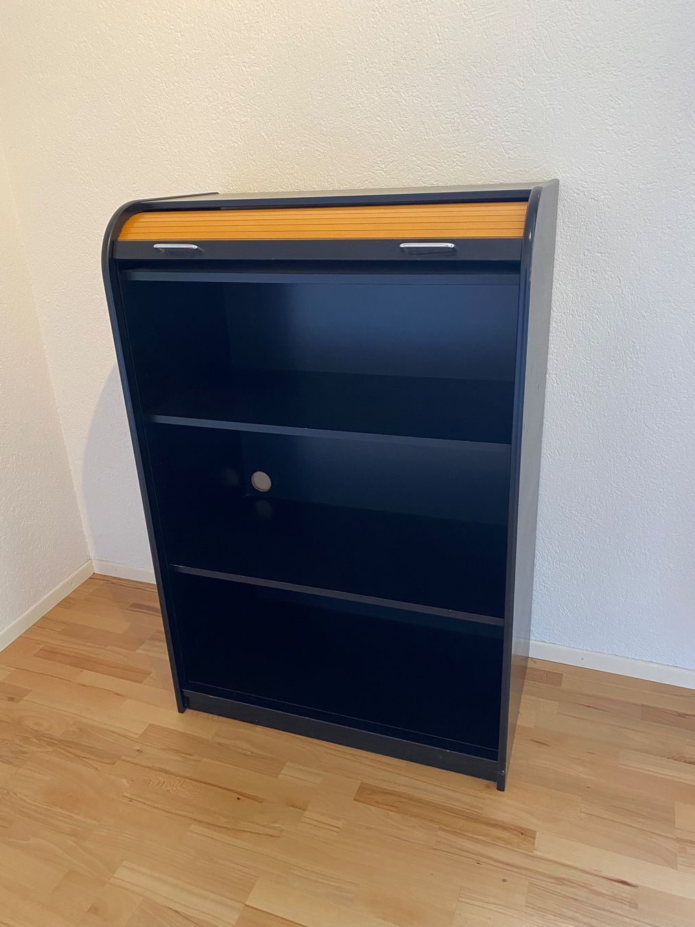 Armadi: Rollladenschrank – Usato da Bern venduto da TiSto 1