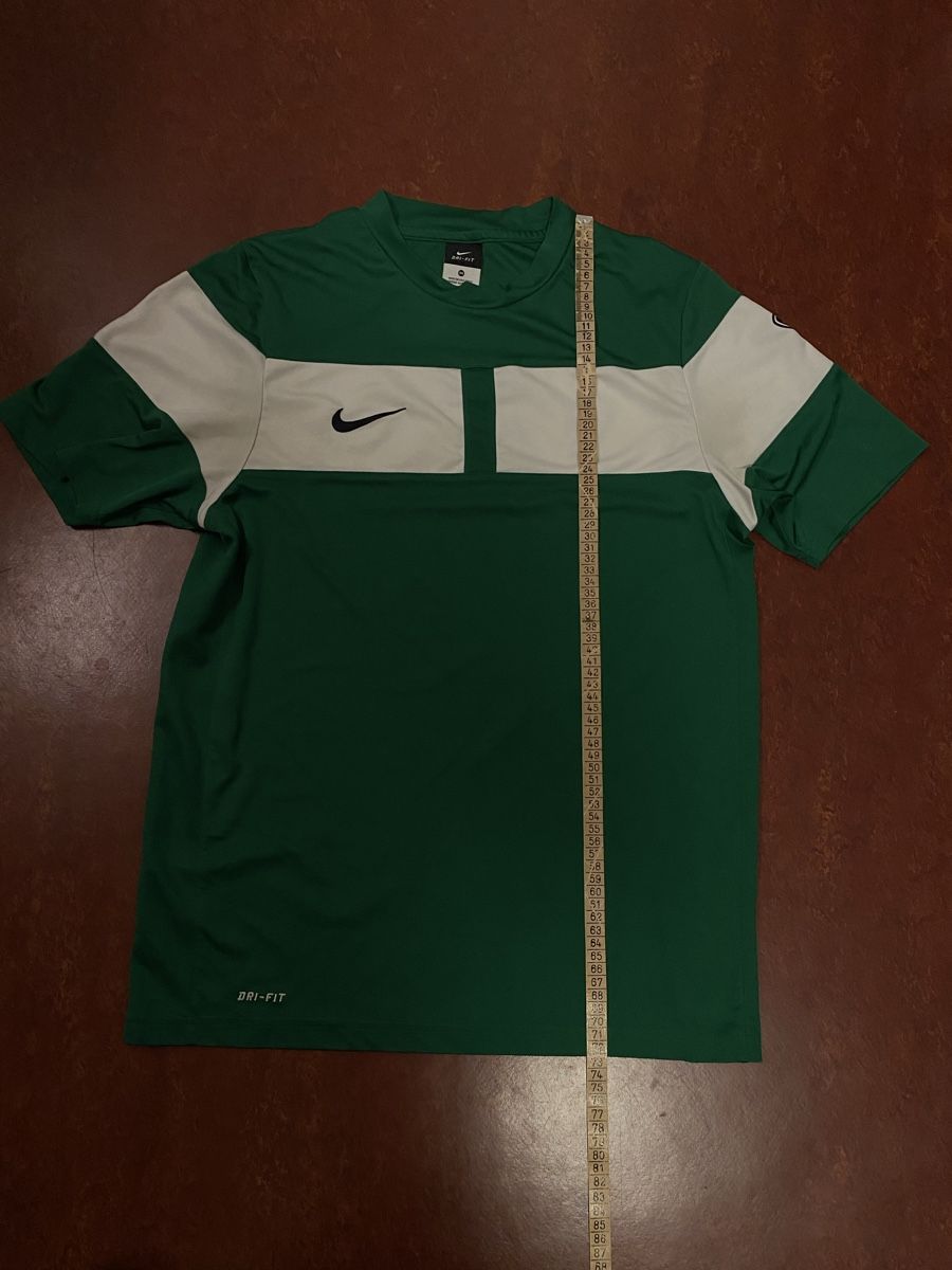 Nike T-shirt: Green Nike Sport tee – Nuovo (secondo la descrizione) da Zürich venduto da Royko 2