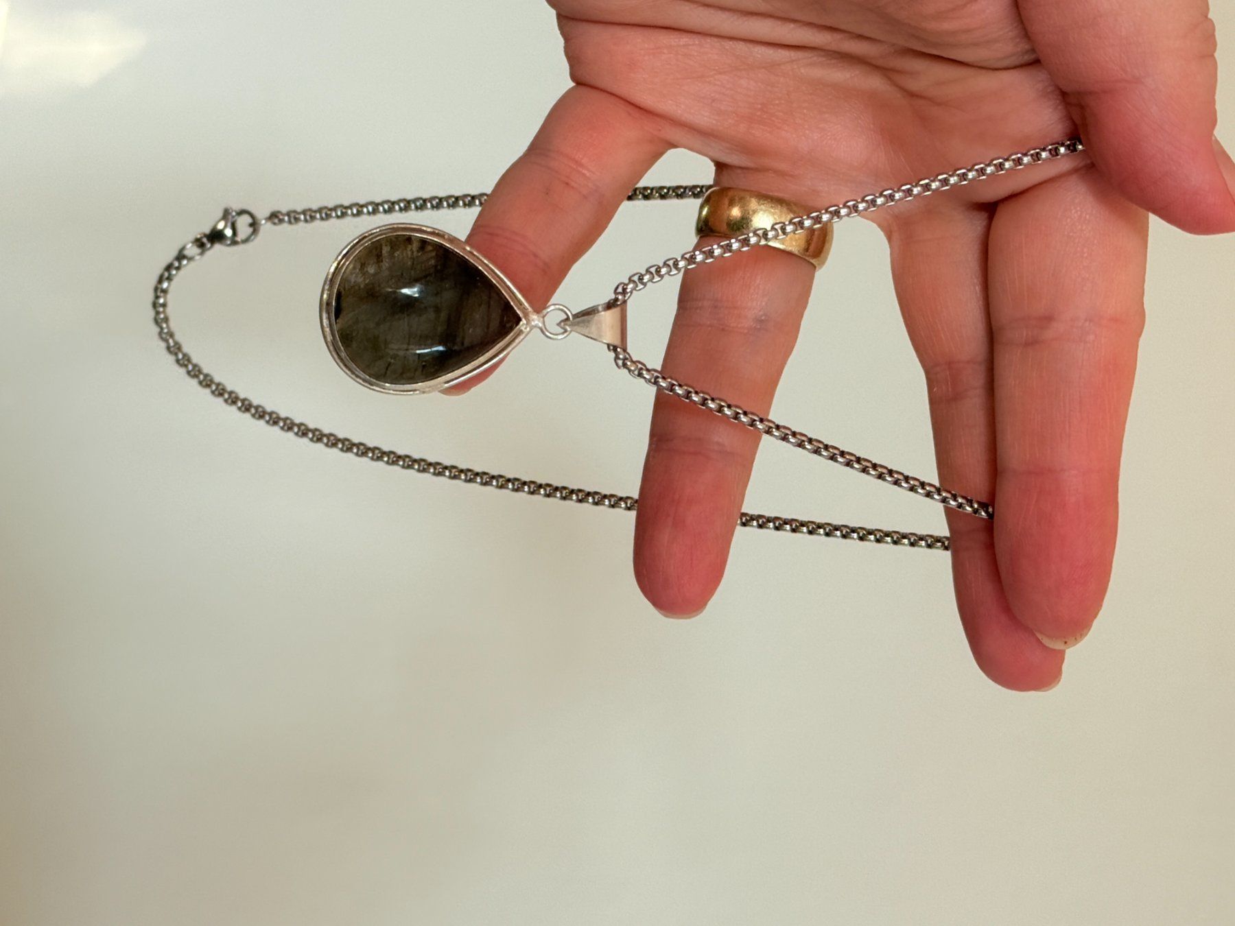 Catenine: Collier Labradorite - Élégance discrète ✨ – Nuovo e nell'imballaggio originale da Genève venduto da AGBERG 4