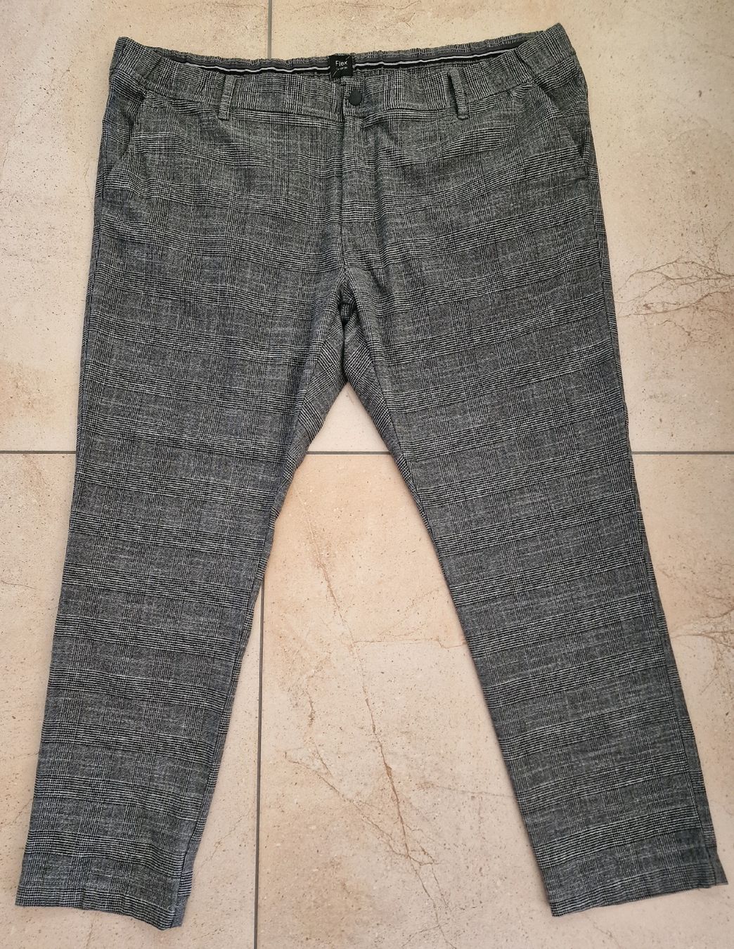 Pantaloni: Herren-Hose mit Karomuster in grau – Usato da Frutigen venduto da Maqua
