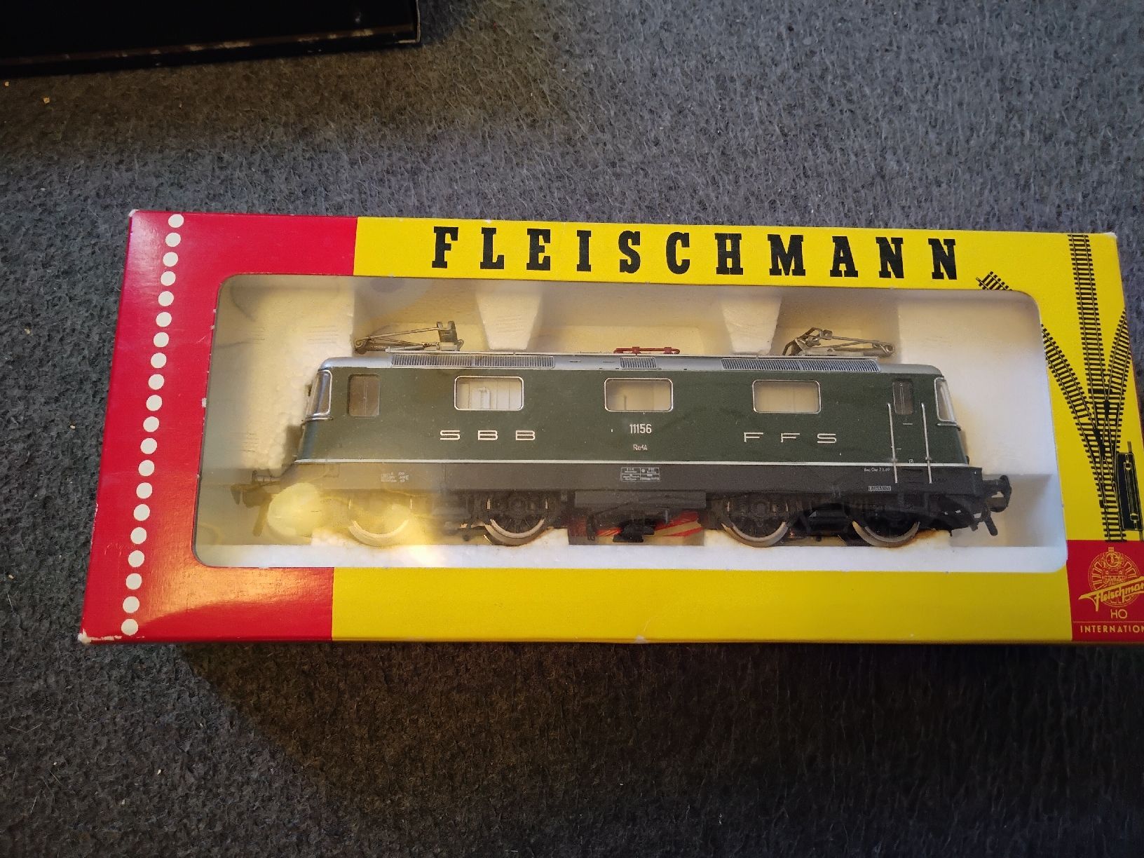 Fleischmann Modellini di ferrovie: Fleischmann SBB Re 4/4 Analog DC Neuwertig – Nuovo e nell'imballaggio originale da Romanshorn venduto da jar_rxt9 1