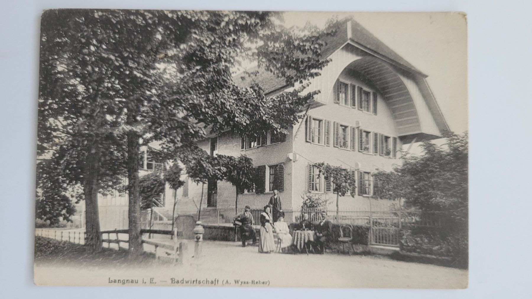 Cartoline postali: Ansichtskarte Langnau Badwirtschaft Belebt R3 – Usato da nunningen venduto da mic_88k2