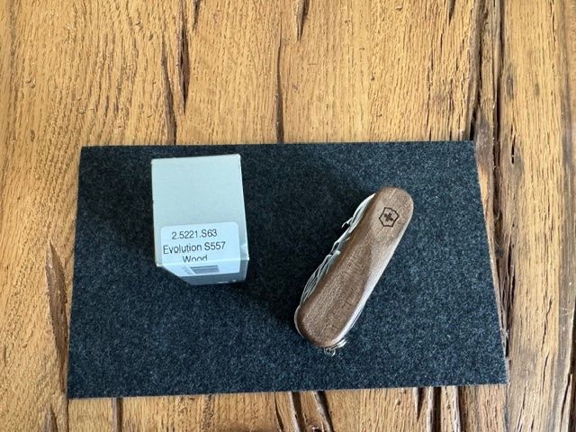 Victorinox Coltelli tascabile: Victorinox Evolution Wood S 557 – Nuovo e nell'imballaggio originale da Lupfig venduto da account76