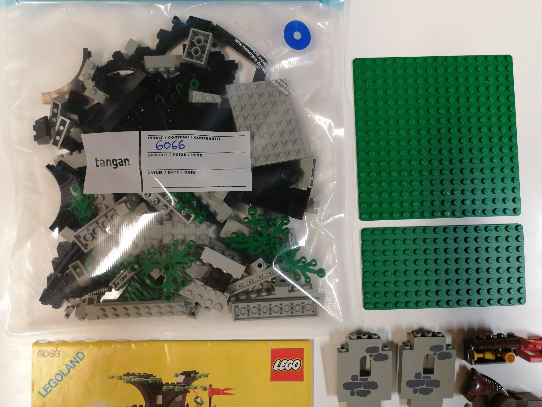 Lego Spielzeuge: Lego 6066 Forestmen Camouflaged Outpost – Gebraucht aus Sils im Domleschg von AMAG_AUDI_ZH 2