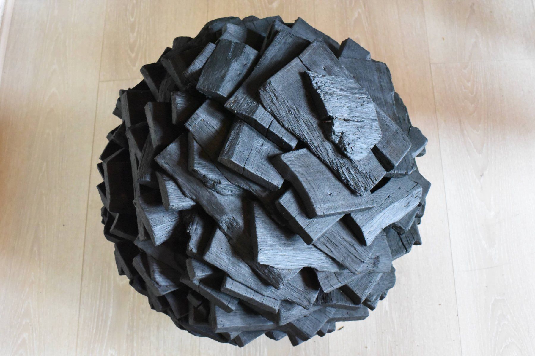 Skulpturen & Statuen: Sculpture Boule en Bois Brûlé et Ciré – Neu (gemäss Beschreibung) aus GEMEAUX von MarcMugnierSculpture 3