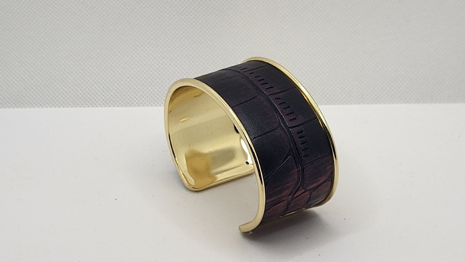 Bracciali & Braccialetti: Bracelet manchette doré et cuir noir, élégant – Nuovo e nell'imballaggio originale da Bevaix venduto da xav_78cd 1