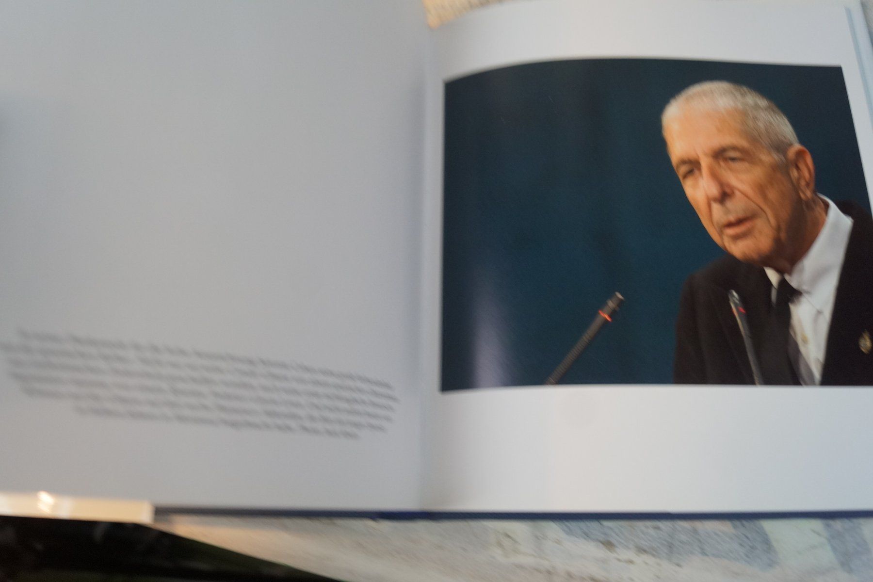 Bücher: Leonard Cohen – Almost Young. Bildbiographie. – Gebraucht aus Härkingen von sammelbecken 6