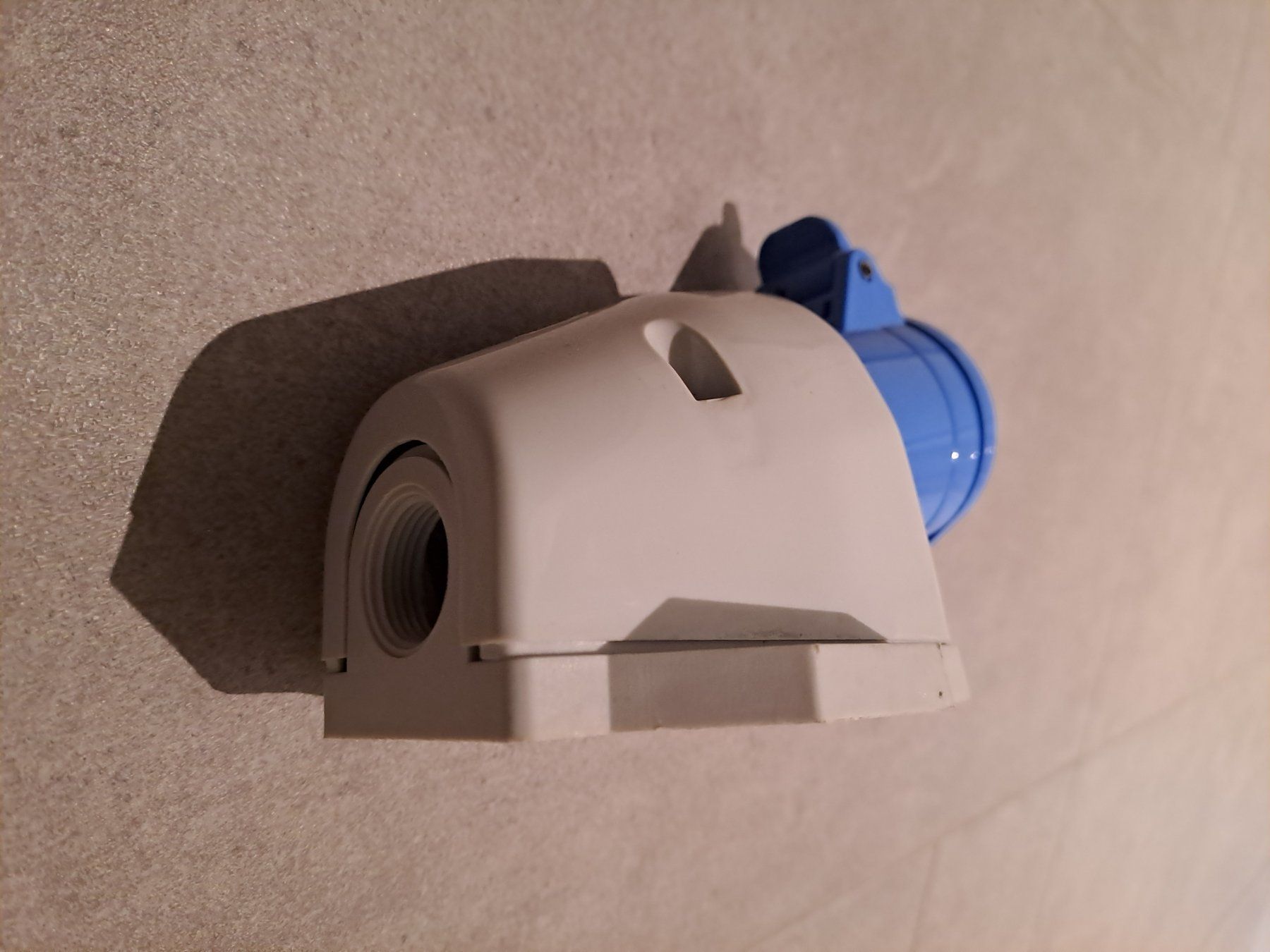 Fiches d'alim.: Steckdose CEE 16A 230V – D'occasion à Muri AG par toemi-5630 1
