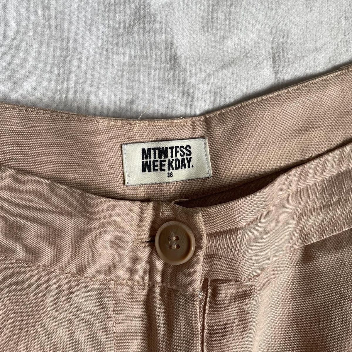 Weekday Hosen: Weekday Trousers - Size M - High Waist – Gebraucht aus Winterthur von nadjaaa17 1