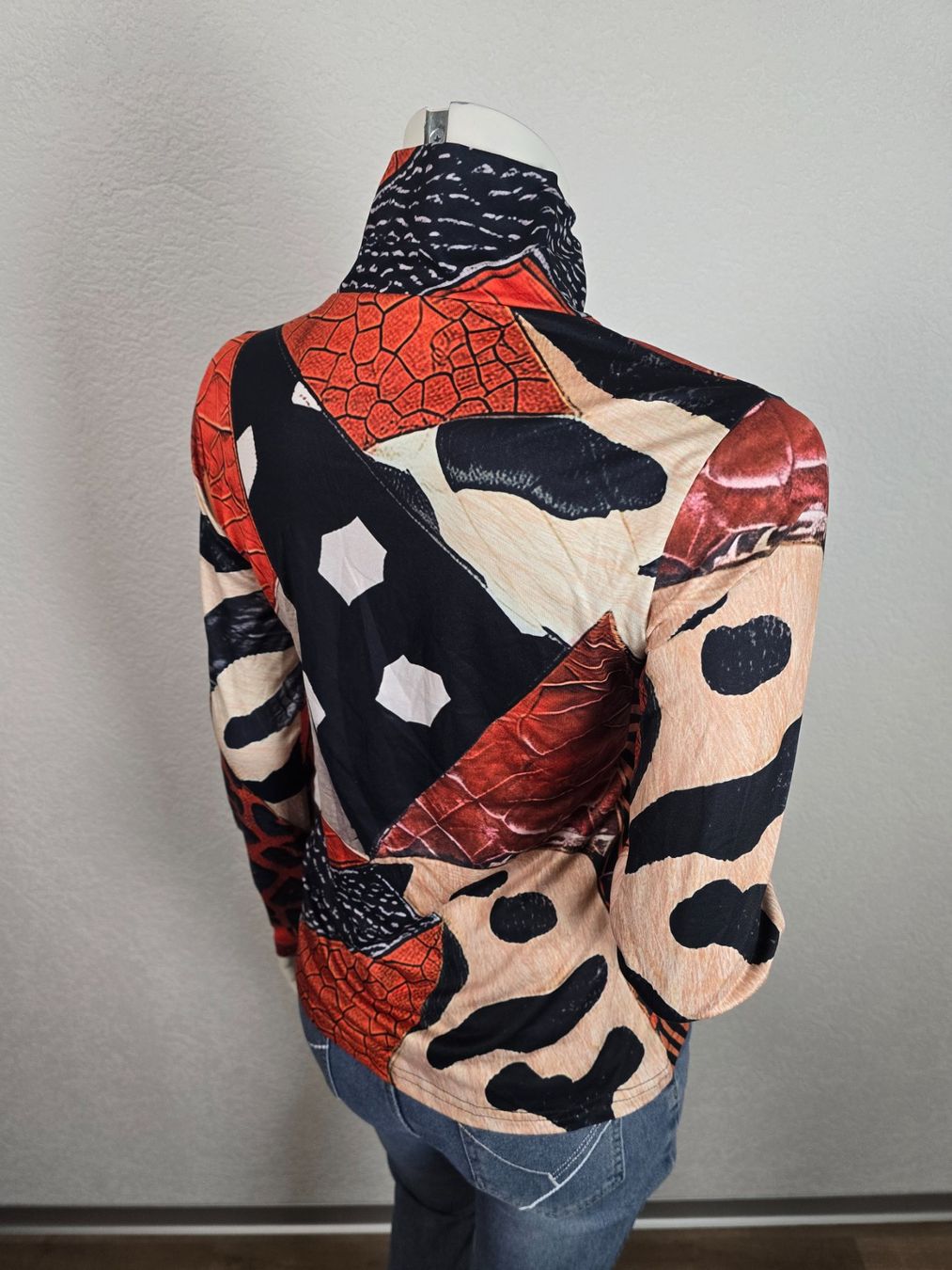 Top: Pull patchwork graphique T-M Neuf – Nuovo e nell'imballaggio originale da Les Verrières venduto da kitel79 7