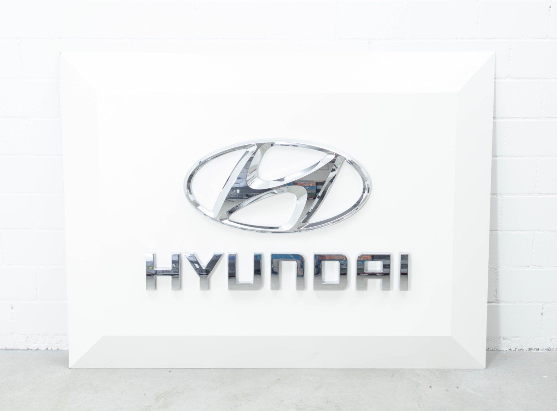 Insegne: Werbeschild Hyundai – Usato da Zürich venduto da ZuercherBrockenhaus
