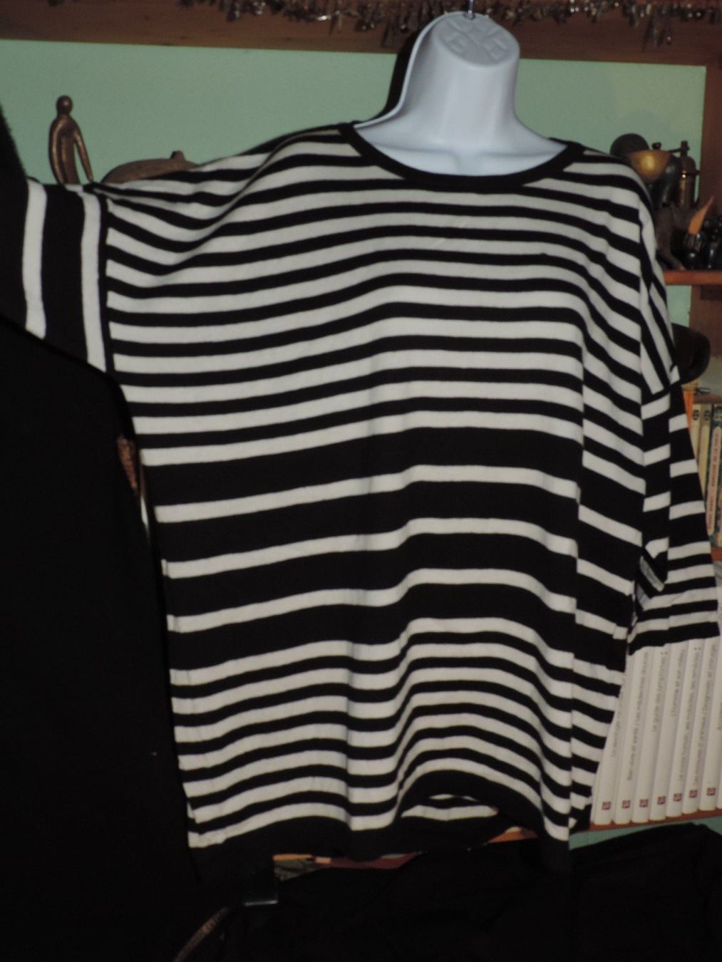 Top: pull rayé noir et blanc – Usato da Genève venduto da Axelle333 6