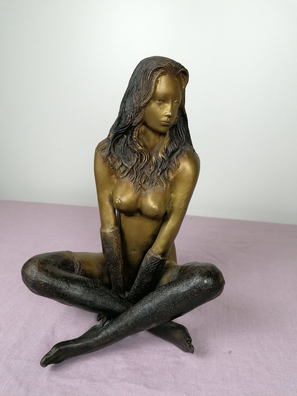 Statuette: Erotische Frauenfigur aus Messingbronze – Usato da Köniz venduto da Brockenreich 1
