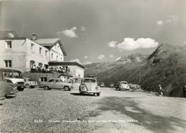Silvretta   GR  -  Alpengasthof  /  Autos     um 1970