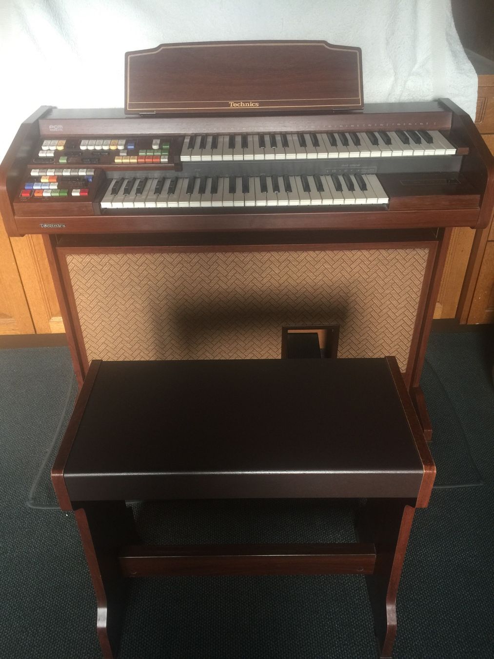 Technics Musikinstrumente: Elektr. Orgel; Technics PCM Sound E11L inkl Orgelbank – Gebraucht aus Hergiswil NW von kar_gg6r