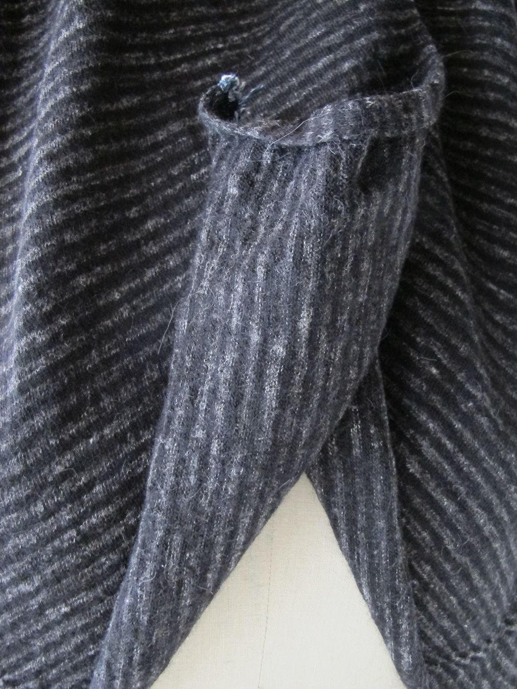 Diesel Giacche: Cardigan von Diesel, anthrazit-grau, Gr. M/38 – Usato da St. Gallen venduto da Flint75 3