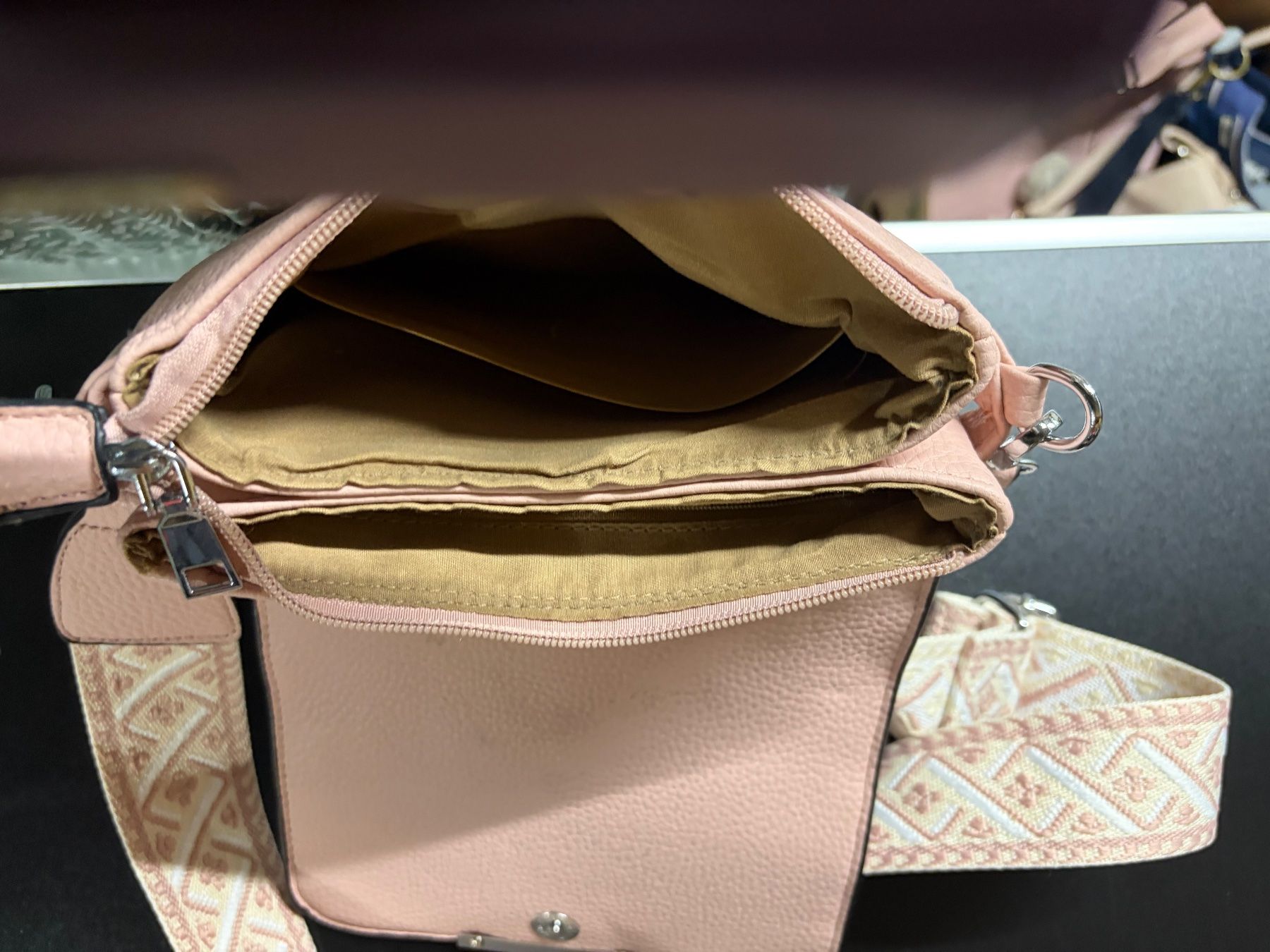 Sacs femmes: tolle Umhängetasche – D'occasion à Obergösgen par Andre118 2