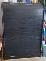 Schrank mit Rolladen