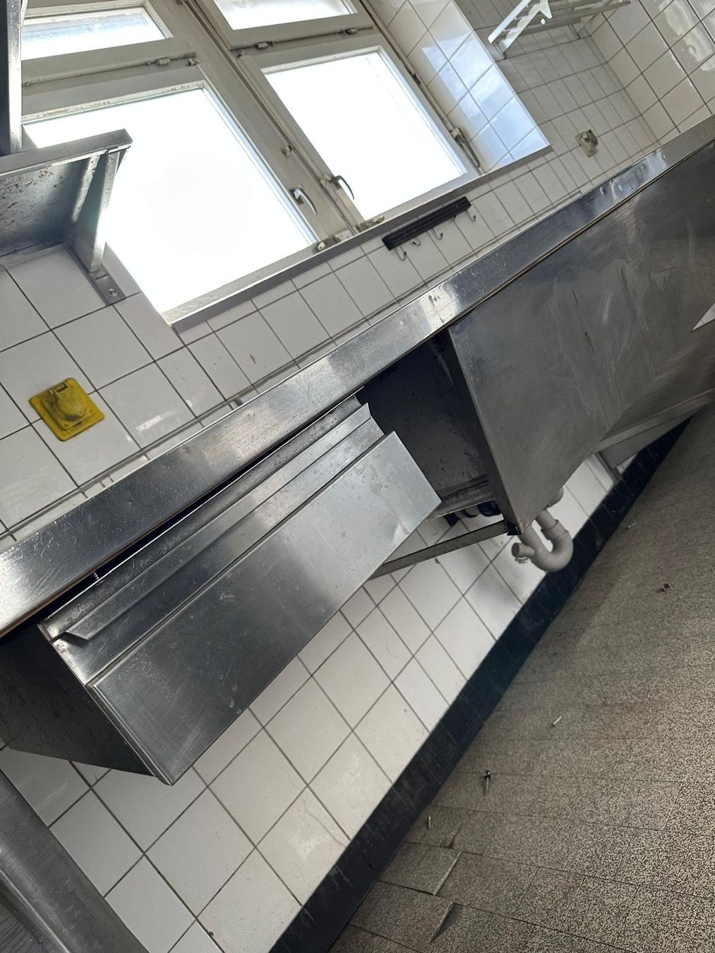 Spülbecken & Waschbecken: Gastro Spühltisch – Gebraucht aus Spreitenbach von Space_X 5