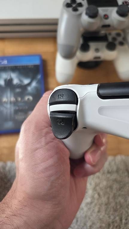 Sony Console: PS4 Pro 1TB White + 3 Controller & 13 Spiele – Usato da Stäfa venduto da Chris_W 1