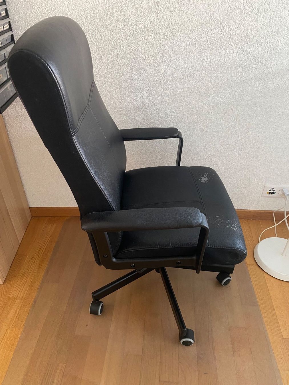 Ikea Stühle: MILLBERGET Drehstuhl, schwarz – Gebraucht aus Zürich von anasustic 4