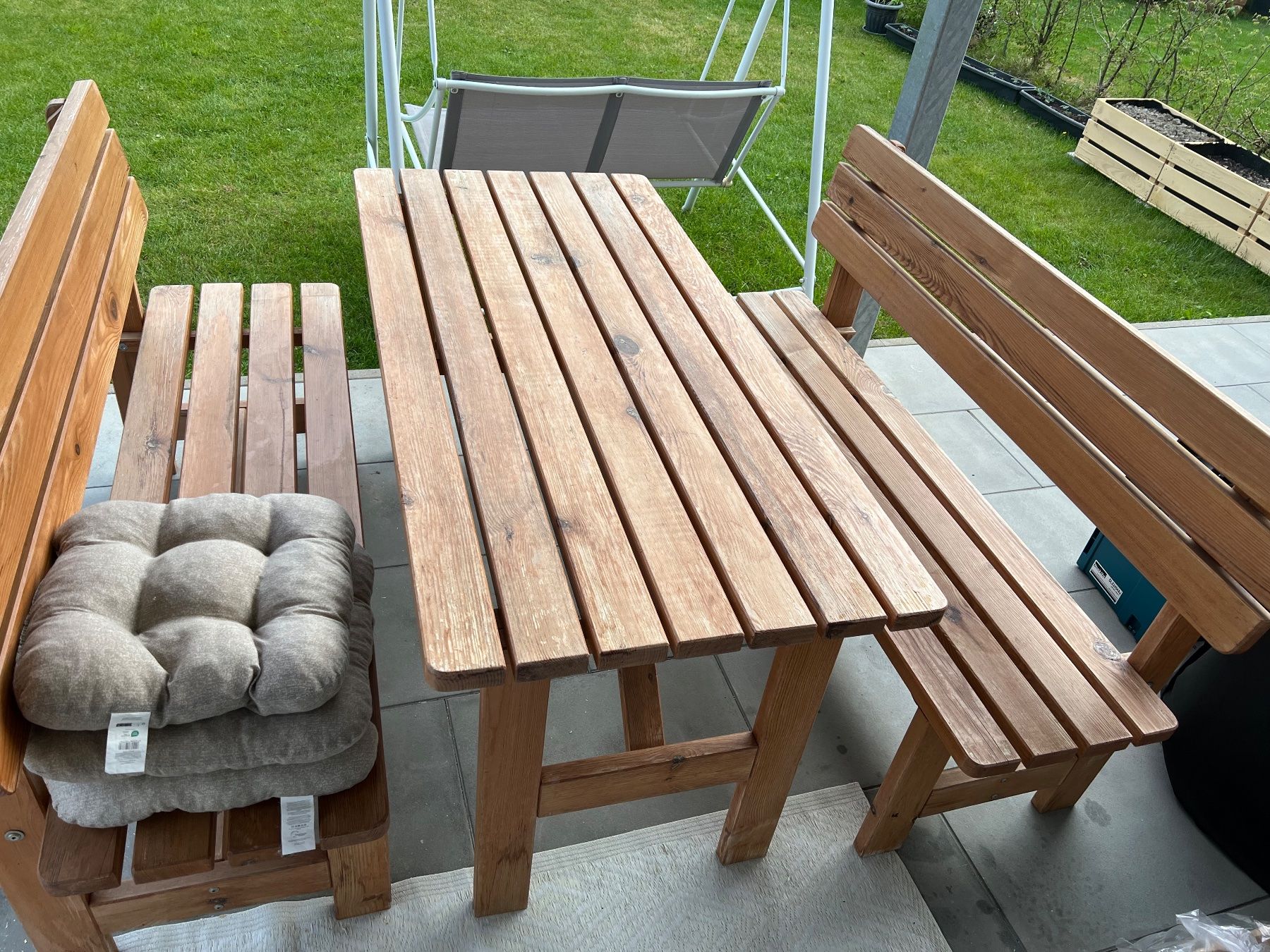 Tischset: Gartentisch und Sitzbänke – Gebraucht aus St. Margrethen SG von MO.BL