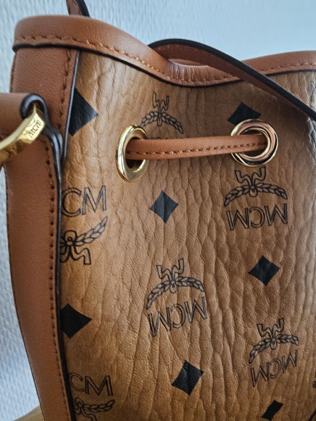 Mcm Borse da donna: MCM Beuteltasche DESSAU VI mit Pouch – Nuovo (secondo la descrizione) da Zofingen venduto da dvi_2l2c 2