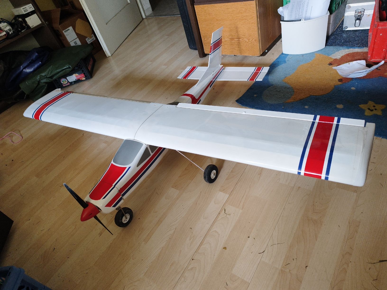 Modellismo RC: Cooles selbstgebautes Anfängerflugzeug Elektro – Usato da Gontenschwil venduto da Jeepli1970