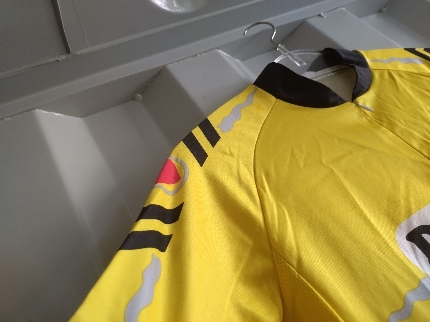 Leibchen & Hosen: Maillot de cyclisme De Rosa jaune, vintage – Gebraucht aus Farvagny-le-Grand von LaCaverne 2