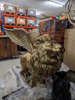 Wunderschöner Goldener geflügelter Löwe