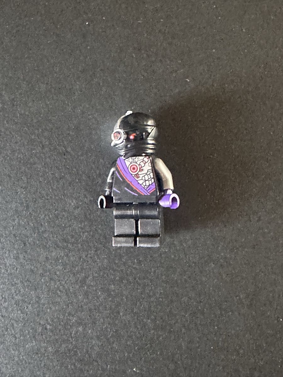 Lego Statuette: Lego Ninjago Nindroid Warrior – Usato da winterthur venduto da tritra23