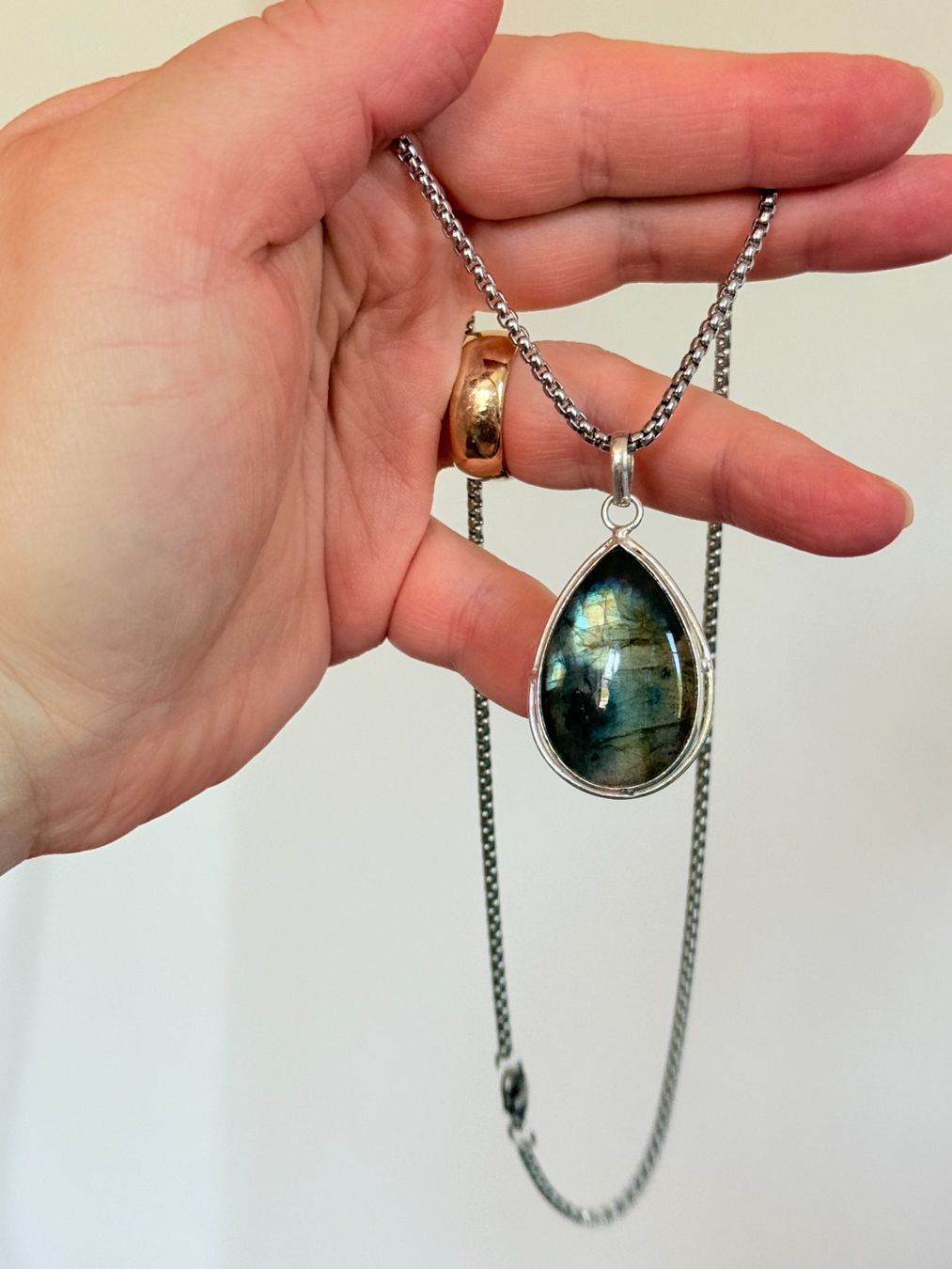Catenine: Collier Labradorite Pendentif Goutte Unique – Nuovo e nell'imballaggio originale da Genève venduto da AWWA 2