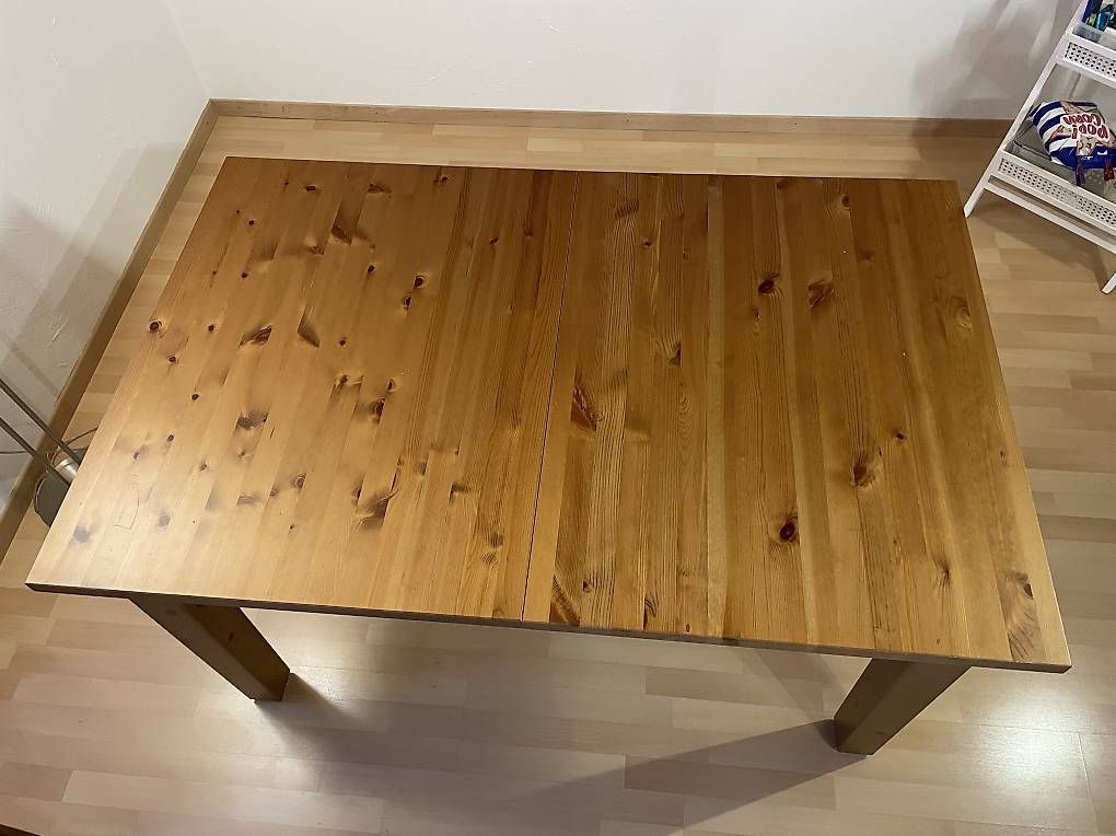 Tables: Holztisch zu verschenken – D'occasion à Unterägeri par N.Iten