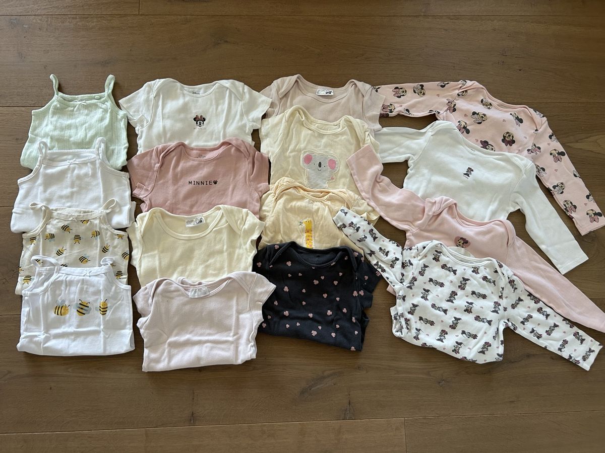 Ensembles coordonnés: Kleiderpaket mädchen grösse 98 top zustand – D'occasion à Rümlang par Jennyanna