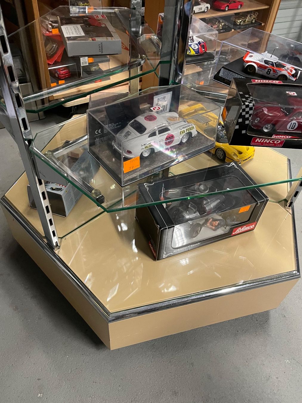 Modellini d'auto: Ausstell - Vitrine 5 Eckige – Usato da Wohlen AG venduto da NincoA-Z 4