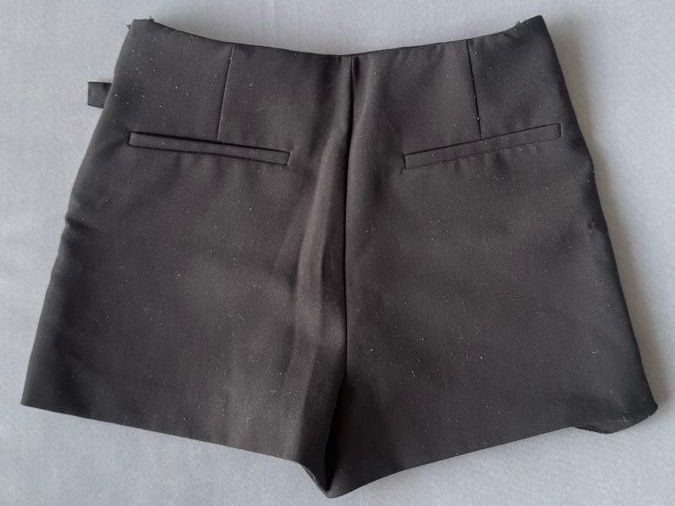 Zara Röcke: Black Tailored Shorts – Gebraucht aus Seengen von amandasartori 1