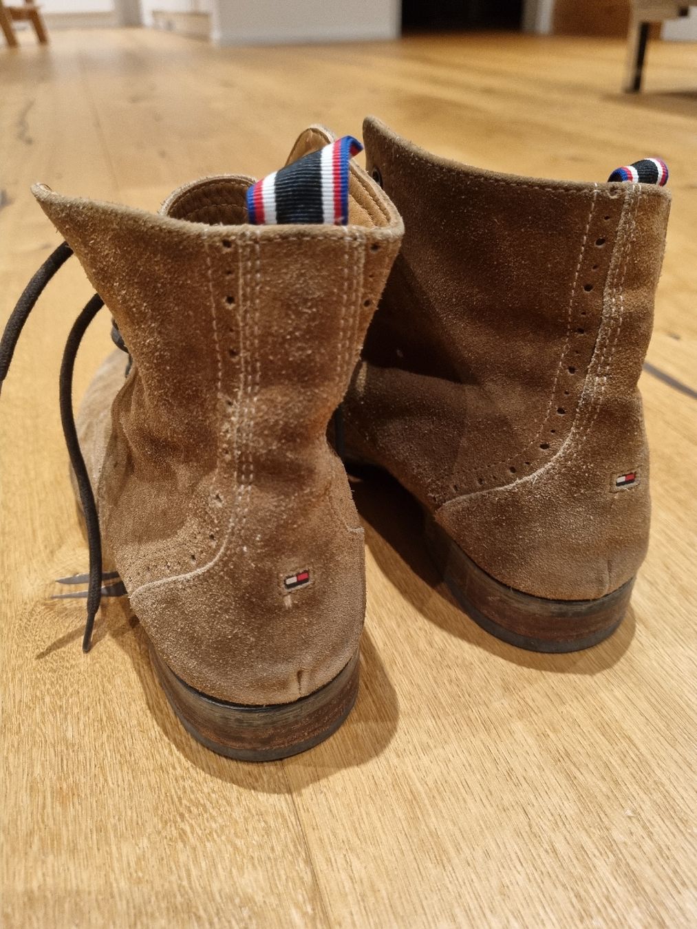 Tommy Hilfiger Scarpe da donna: Wildlederschuhe Tommy Hilfiger Grösse 38 – Usato da Wiesendangen venduto da sunny_tofino 1