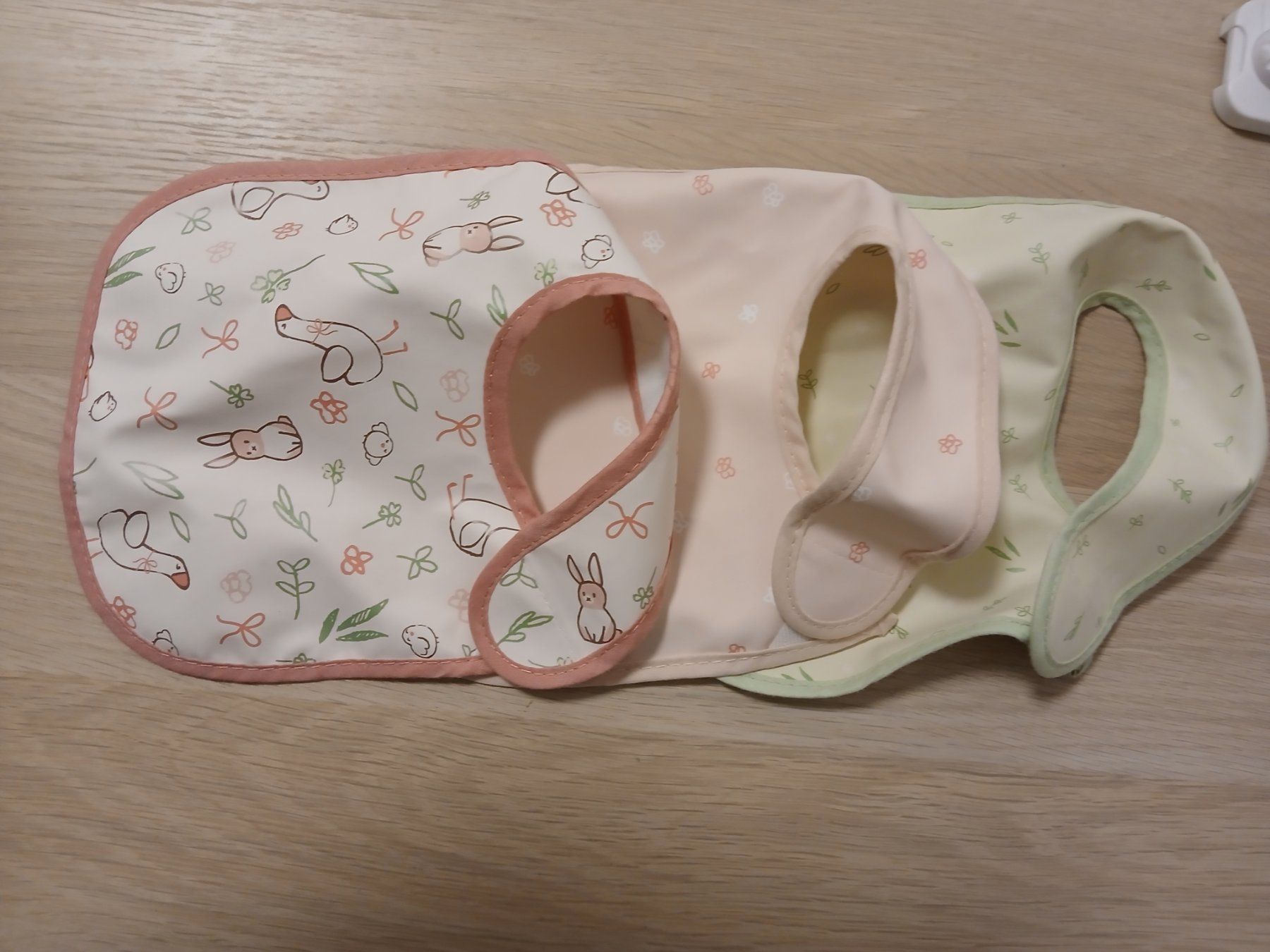 Baby-Mahlzeiten: 3 Lätzchen / bib – Neu (gemäss Beschreibung) aus Linthal von pau_v979
