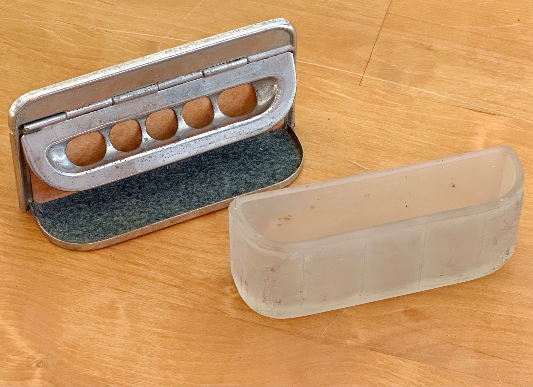 Accessori per altri veicoli: 1 antiker Aschenbecher von Auto oder Bus, Art Deco – Usato da Seltisberg venduto da quadartswiss 2