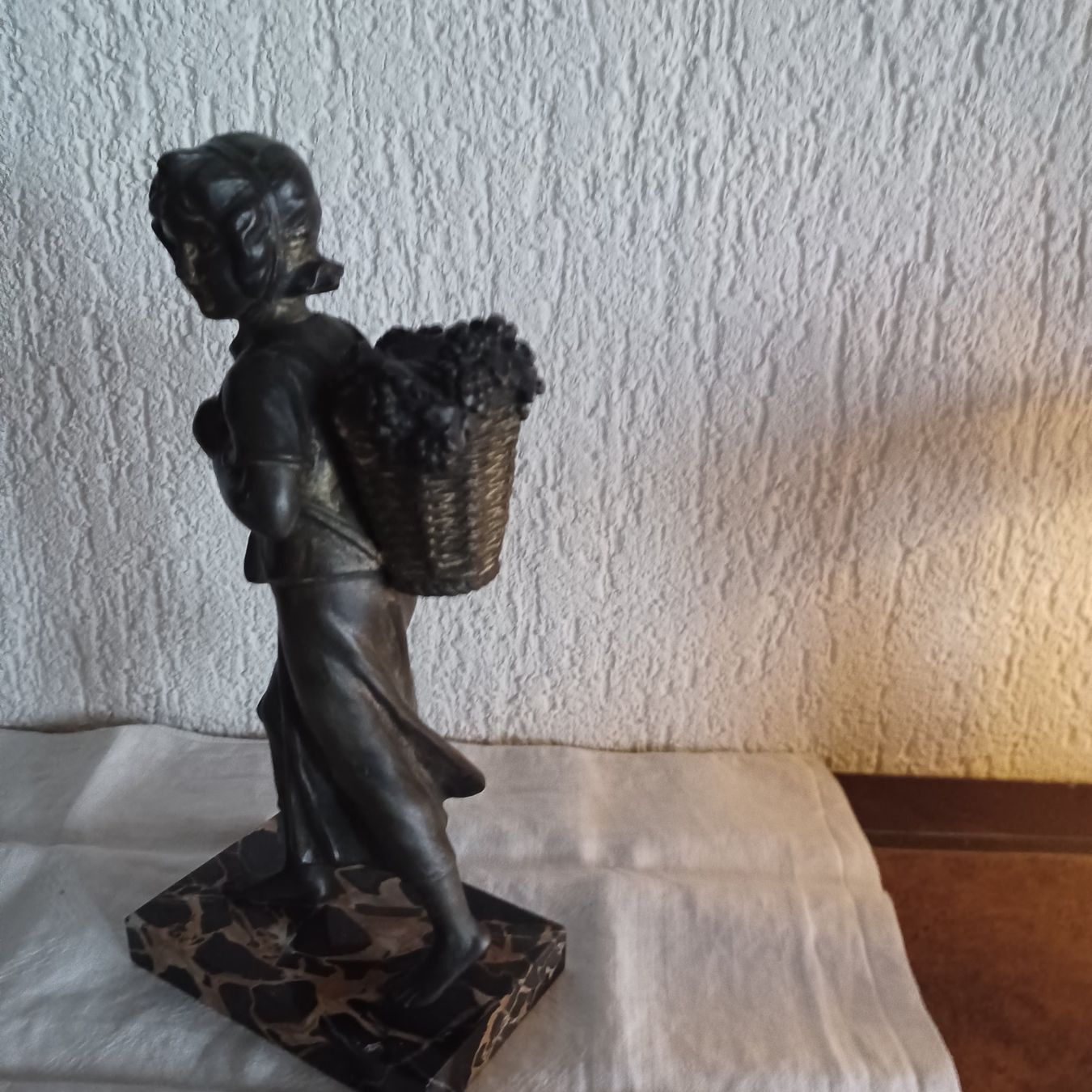Skulpturen & Statuen: hübsche  antike Mädchenfigur 30 cm gross – Gebraucht aus Abtwil SG von luupsy 5