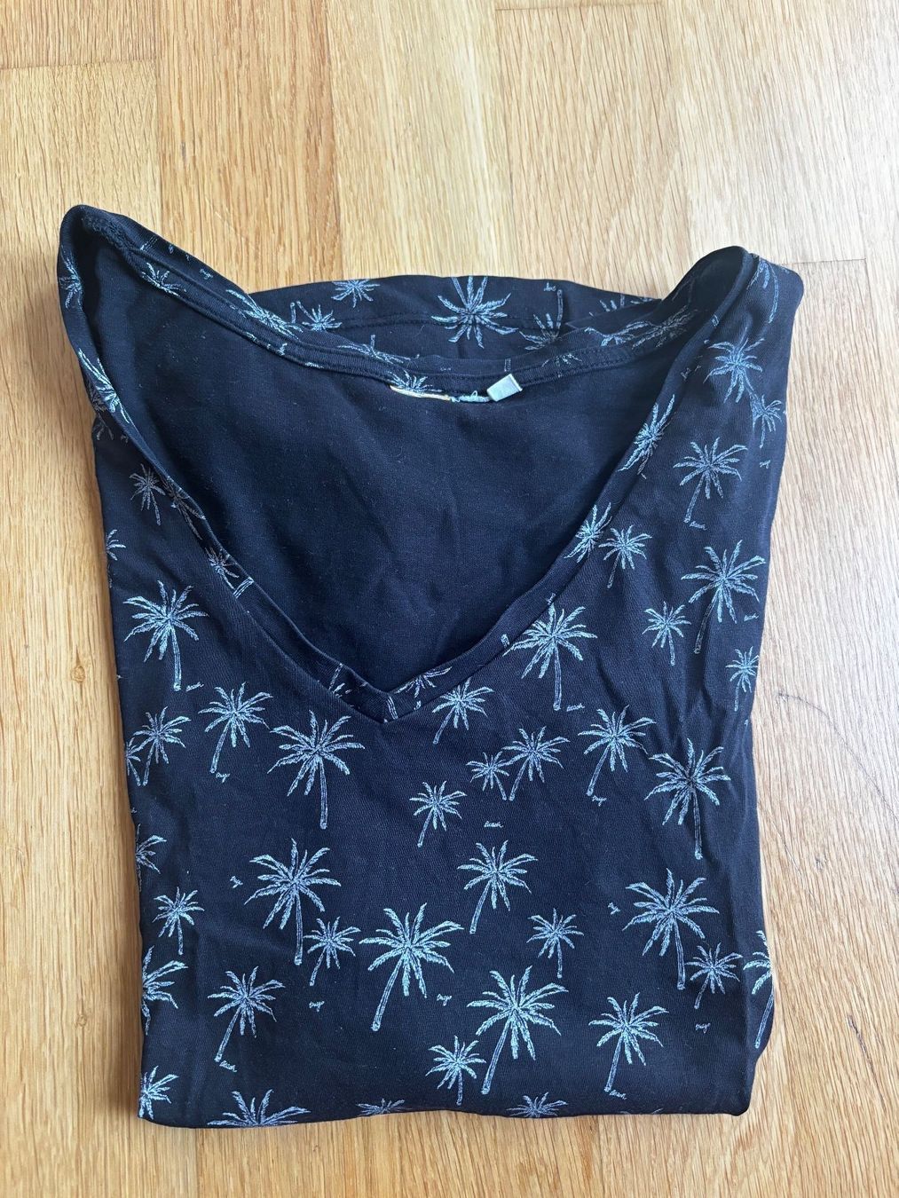 T-shirt: Schwarzes T-Shirt mit Palmen Grösse S – Usato da Buchs ZH venduto da anviesku