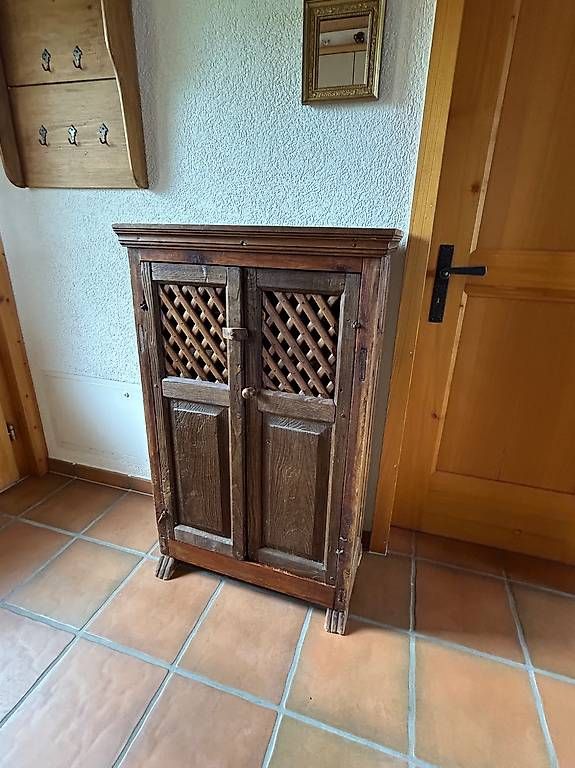Schränke: Antikes Kästchen – Gebraucht aus Binningen von Padme