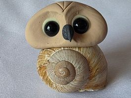 Eule Figur auf dem schneckenhüsli Handgemacht siehe Foto