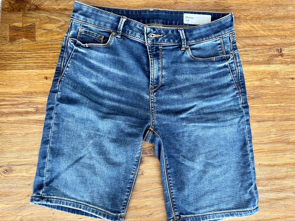 Pantaloni: coole Jeansshorts Gr. 28 – Usato da Buchrain venduto da Sunny026
