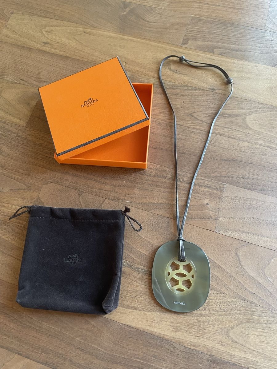 Ciondoli: Hermès Kette mit Anhänger  – Usato da Dietlikon venduto da Leandro06 2