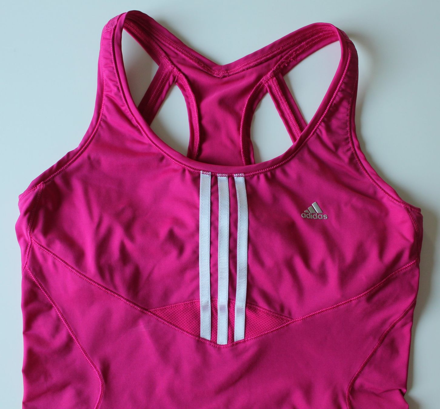 Adidas Tops: Débardeur Adidas rose t. env. M – Gebraucht aus Peseux von Gilloss 1
